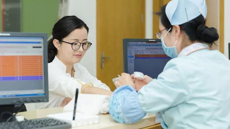 根据体检报告和医生的建议，制定相应的改善计划。以下是一些建议：
